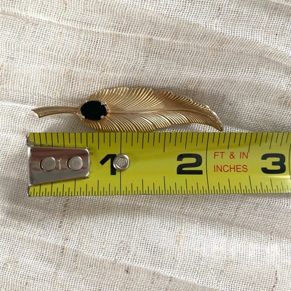 Vintage 12k GF Burt Cassell Signed Feather Brooch w/ Black Gemstone - Picture 2 of 7